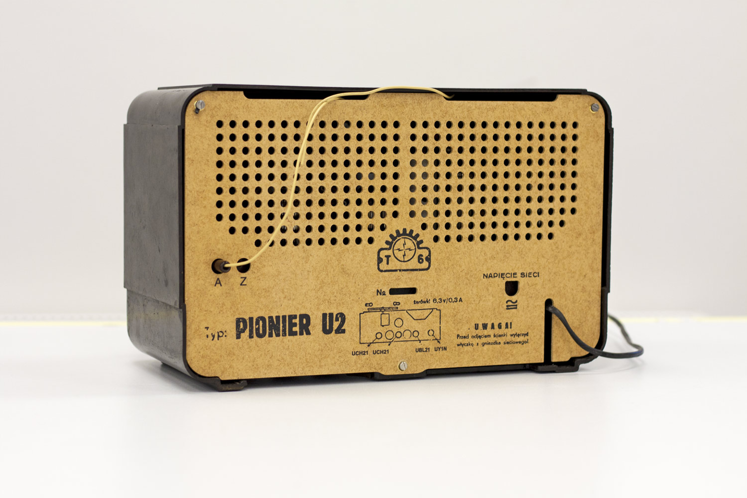 druk na drewnie restaurowanie starego radia pionier u2